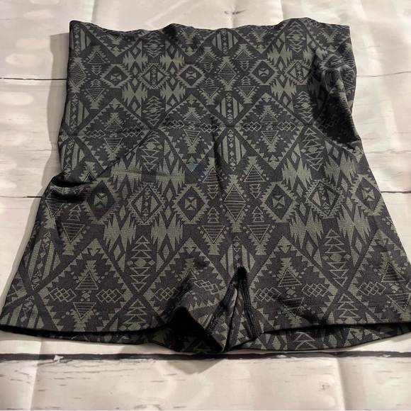 Black & Gray Tribal Print Victoria’s Secret Pink Shorts with Fold Down Waist - Picture 5 of 7